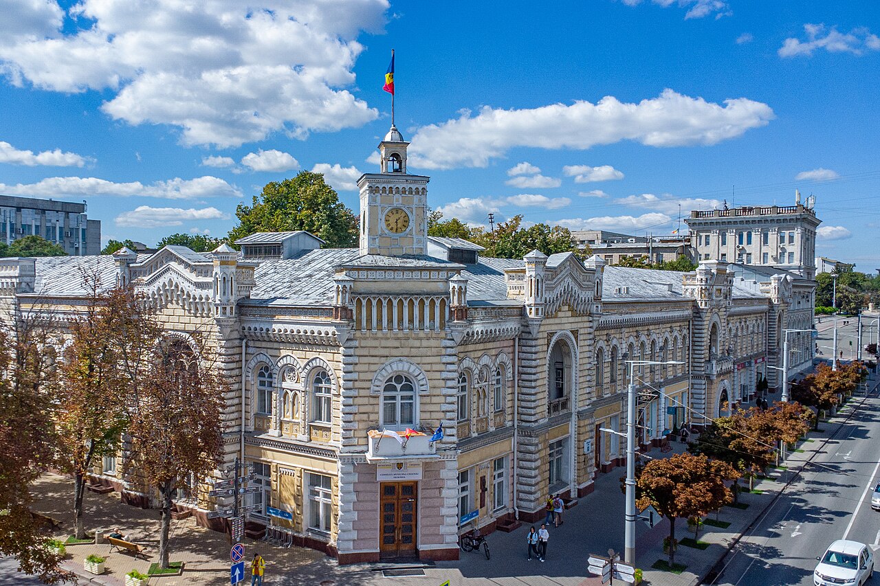 Chișinău central boulevard and Cathedral Park